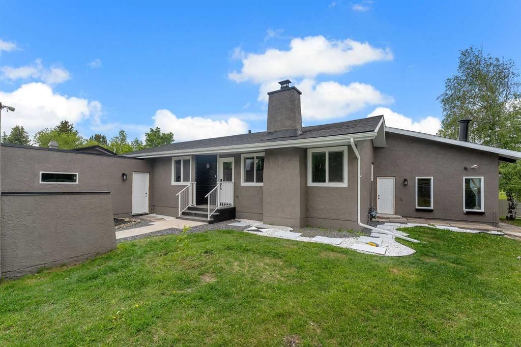 2930 Oakmoor Crescent SW, Calgary — photo 3 of 37