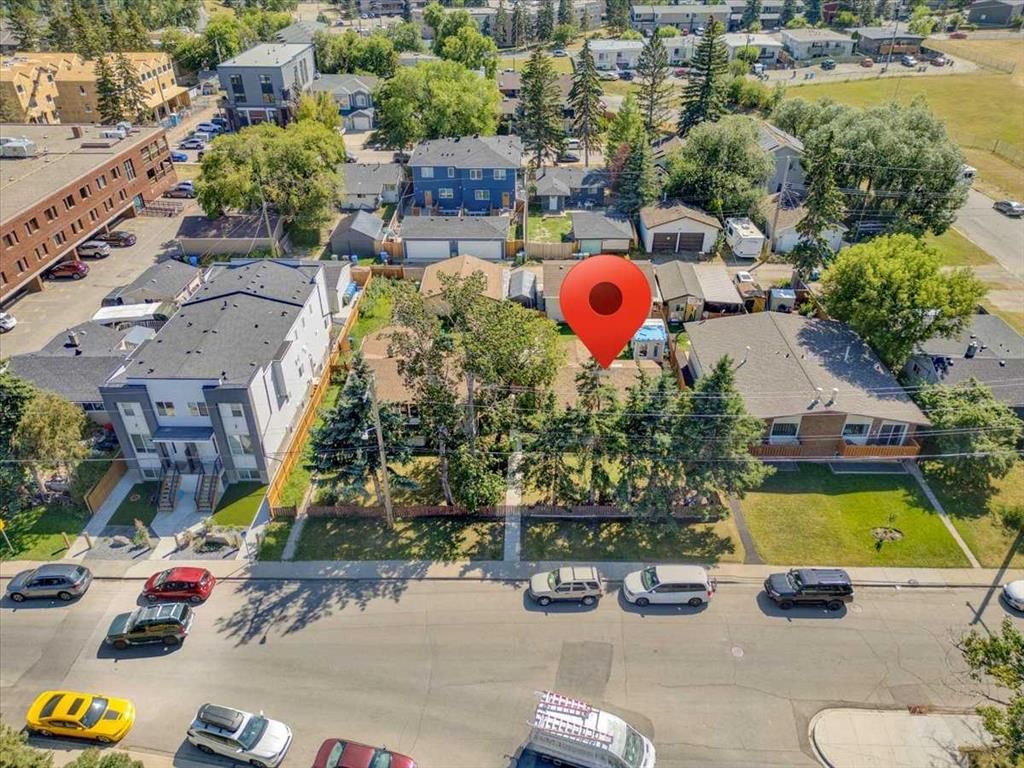 6131 33 Avenue NW, Calgary — photo 2 of 30
