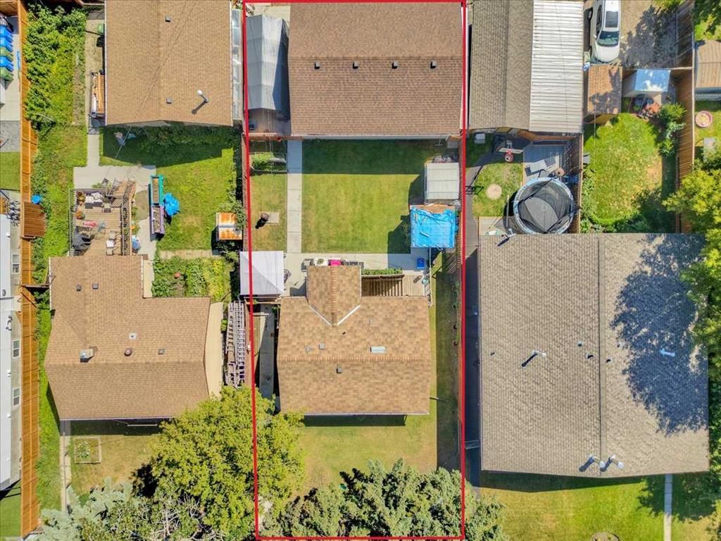 6131 33 Avenue NW, Calgary — photo 3 of 30