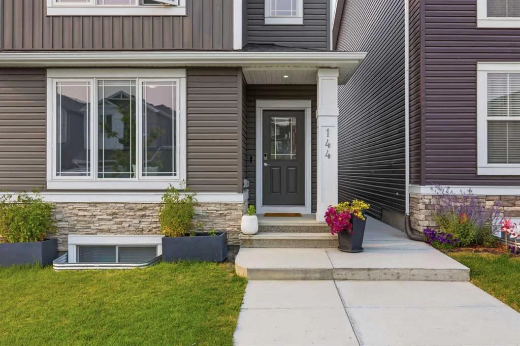 144 Amblehurst Green NW, Calgary — photo 2 of 49