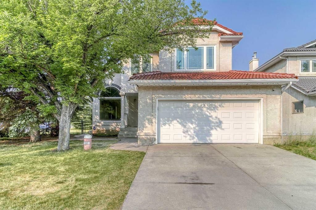 10057 Hamptons Boulevard NW, Calgary — main listing photo