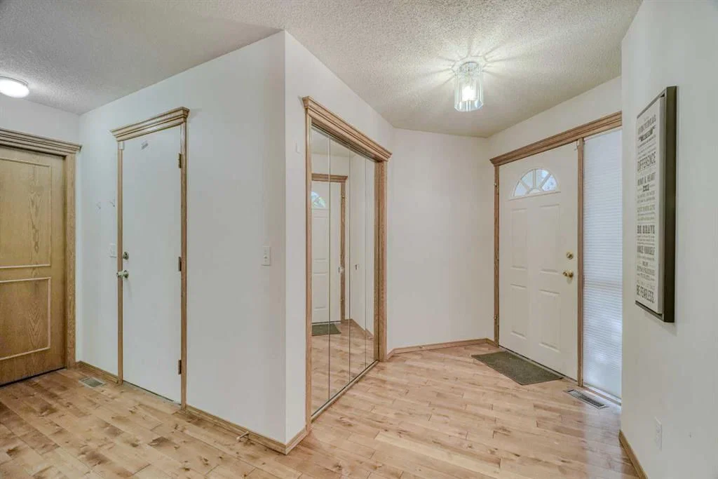 10057 Hamptons Boulevard NW, Calgary — photo 3 of 47