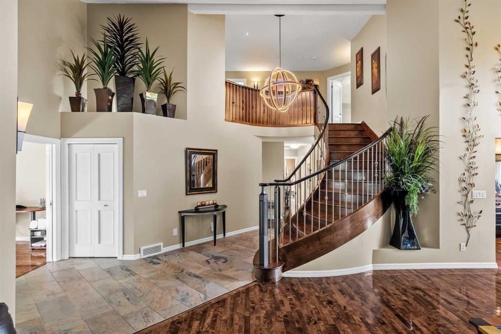 85 Sunset Way SE, Calgary — photo 4 of 49
