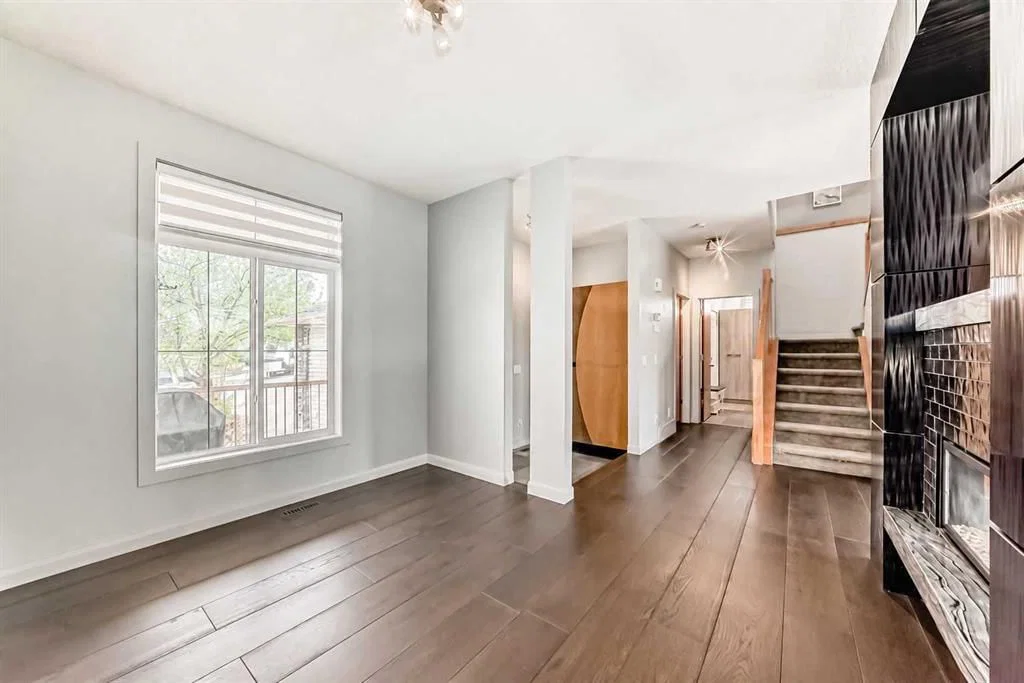 11 Cresthaven Bay SW, Calgary — photo 3 of 50