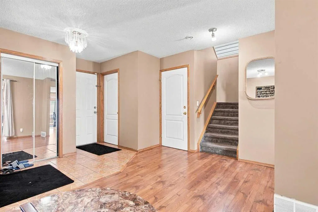 610 Saddlecreek Way NE, Calgary — photo 5 of 31