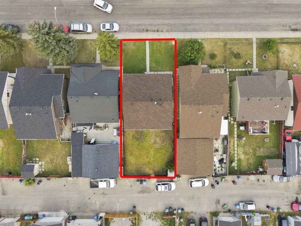 427 Falmere Road NE, Calgary — photo 3 of 41