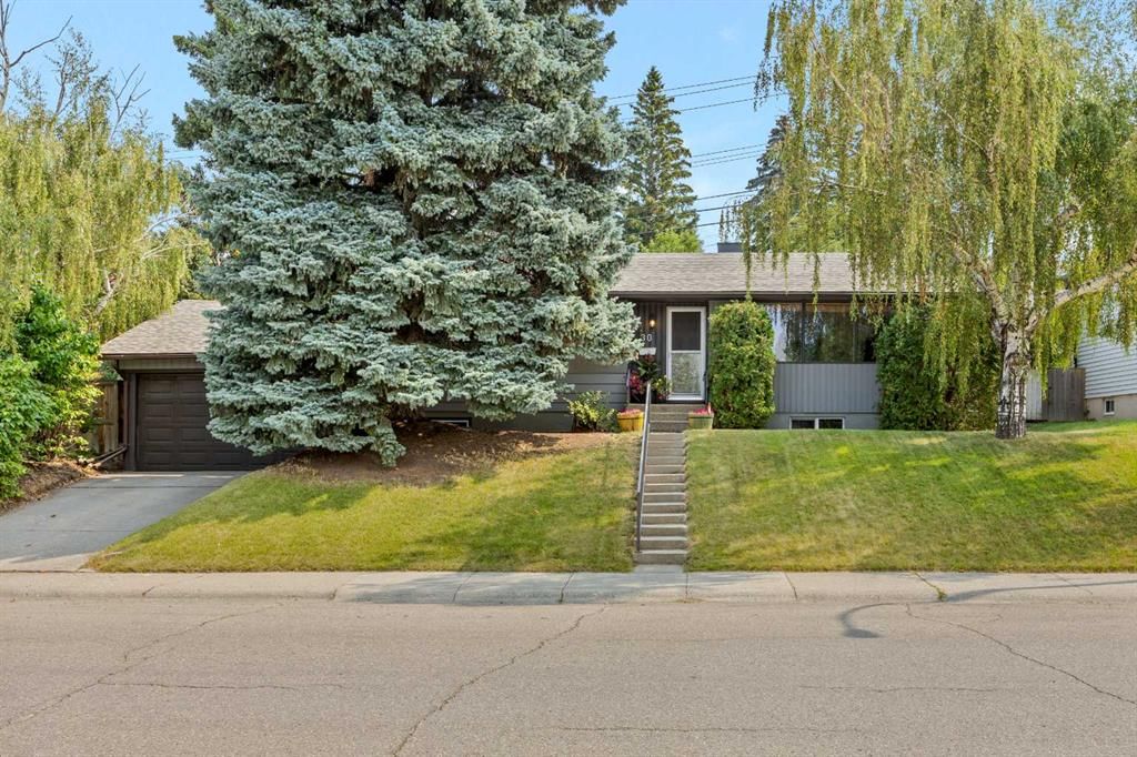 30 Gateway Drive SW, Calgary — main listing photo