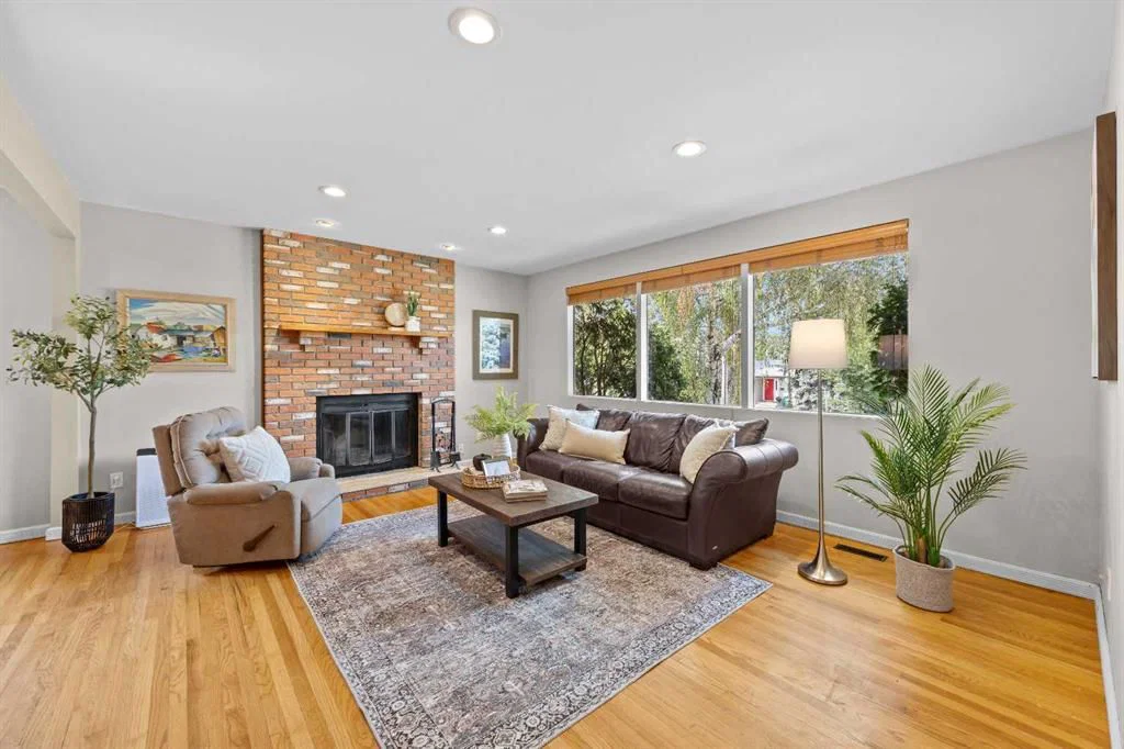 30 Gateway Drive SW, Calgary — photo 4 of 50