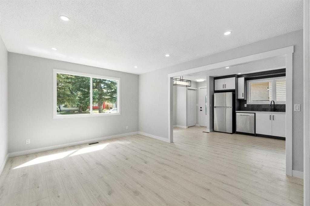 6420 26 Avenue NE, Calgary — photo 3 of 24