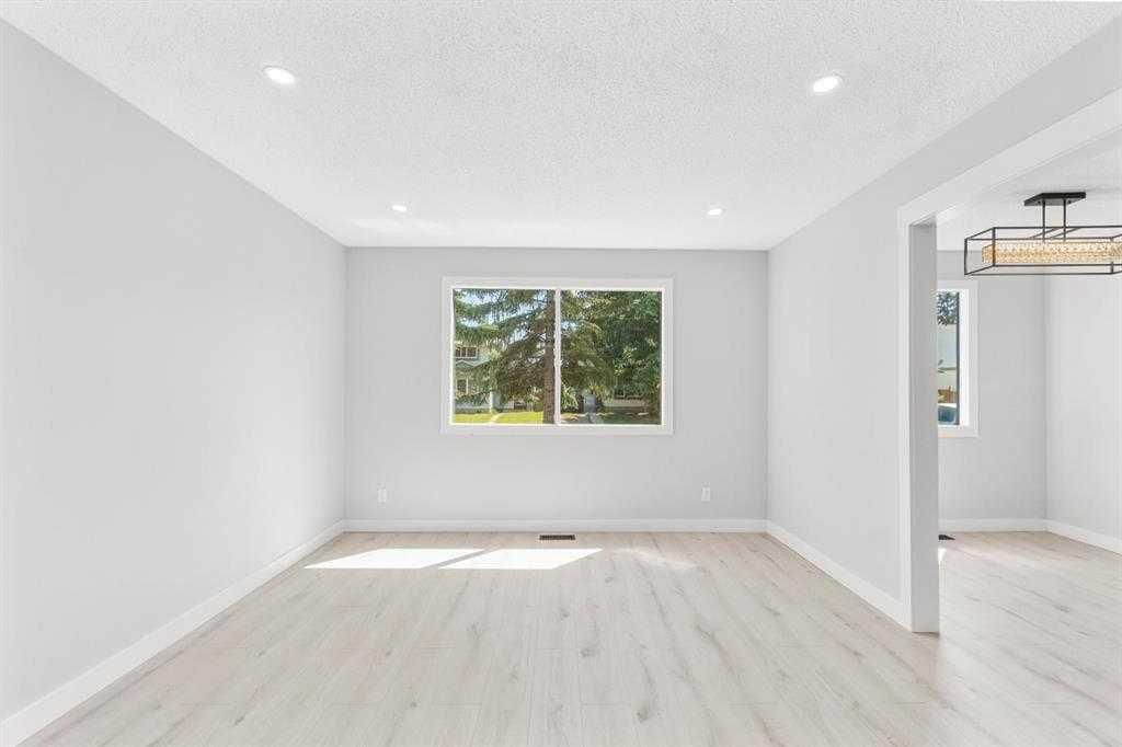 6420 26 Avenue NE, Calgary — photo 4 of 24