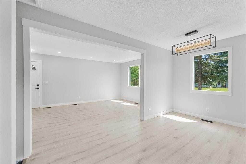 6420 26 Avenue NE, Calgary — photo 5 of 24