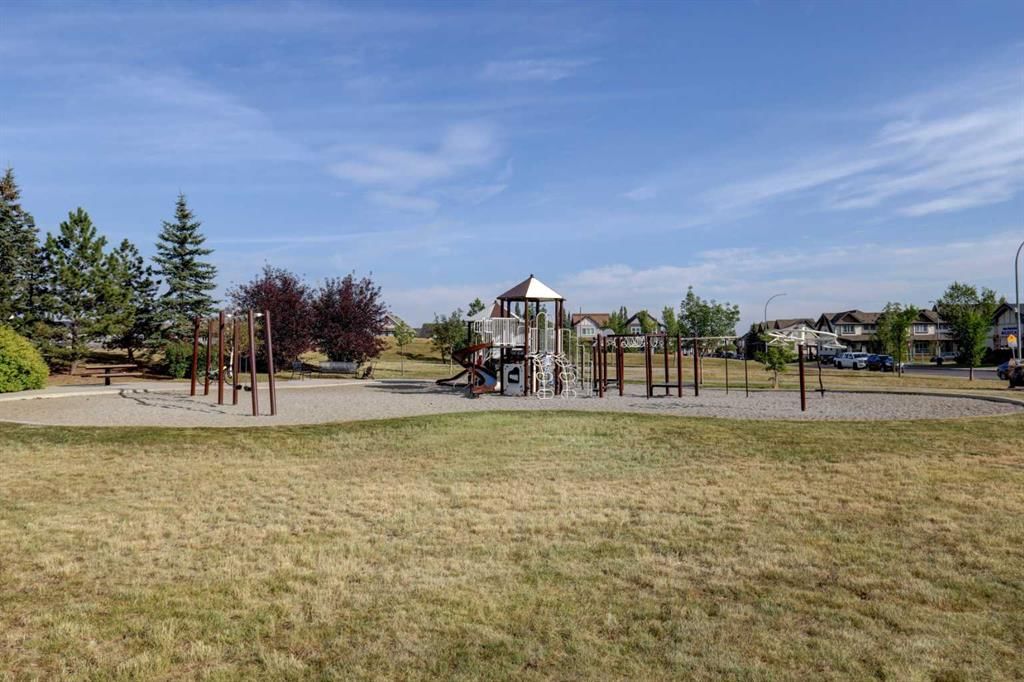 131 Copperpond Common SE, Calgary — photo 4 of 33