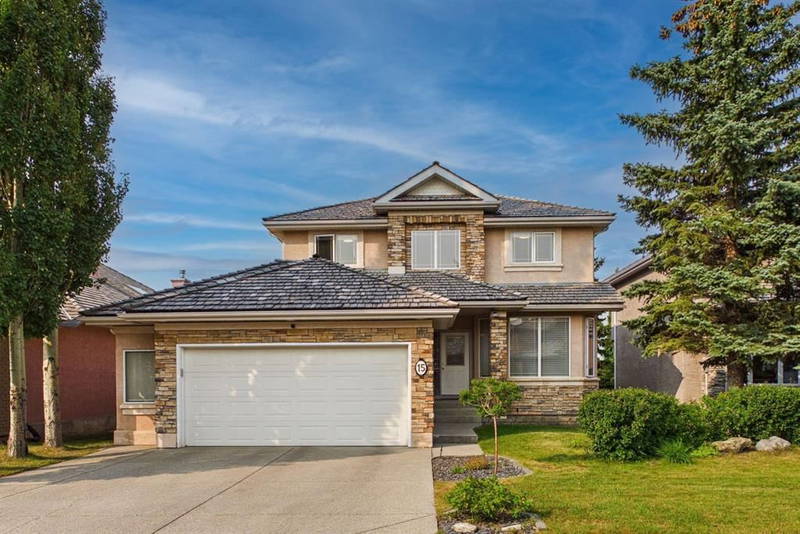 15 Royal Crest Terrace NW, Calgary — main listing photo