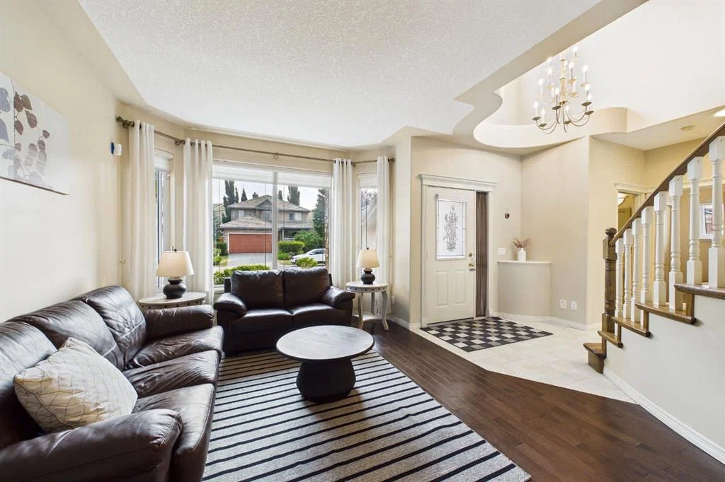 15 Royal Crest Terrace NW, Calgary — photo 5 of 50