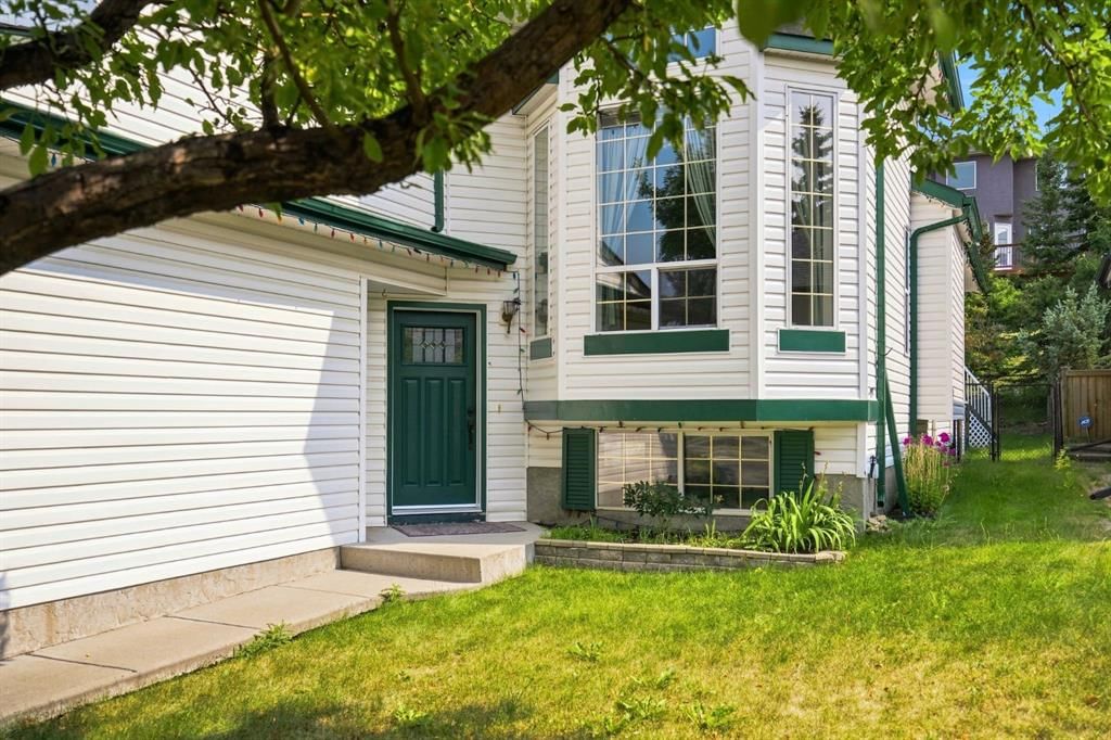 9216 Edgebrook Drive NW, Calgary — photo 3 of 48