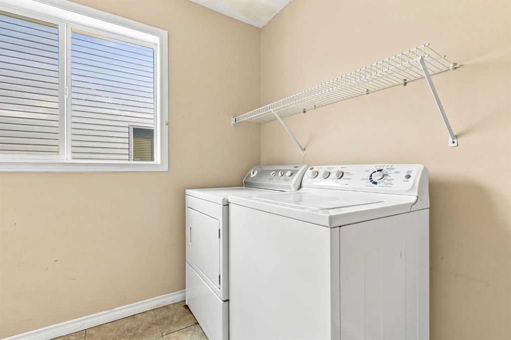 9216 Edgebrook Drive NW, Calgary — photo 5 of 48