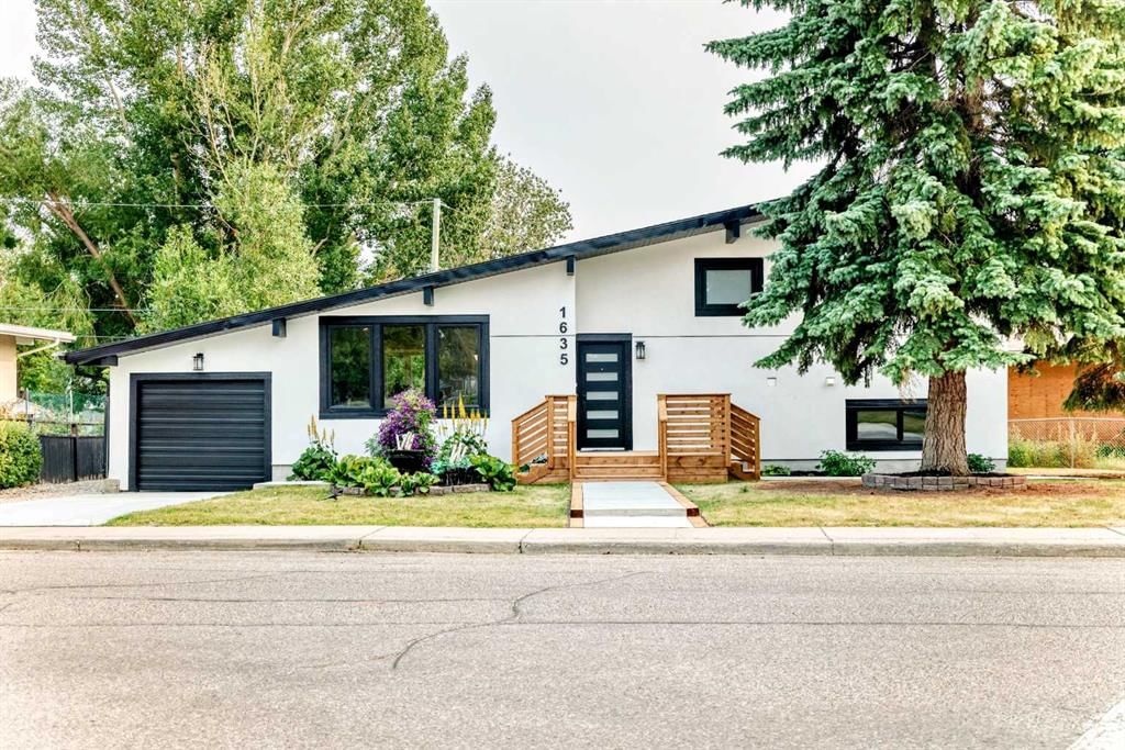 1635 32 Avenue NW, Calgary — recently sold home