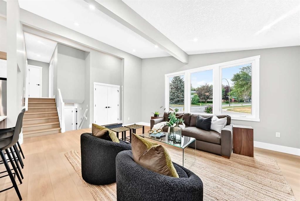 1635 32 Avenue NW, Calgary — photo 4 of 42