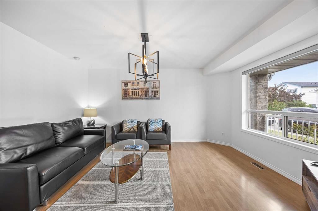 133 Applemead Close SE, Calgary — photo 4 of 42