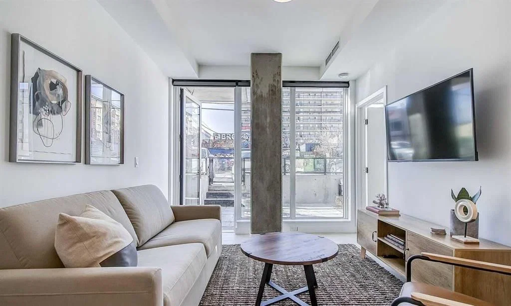 325R 9A Street NW, Calgary — photo 4 of 22