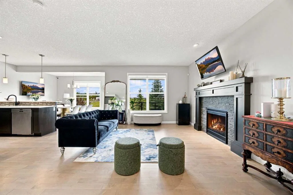 12 Masters Court SE, Calgary — photo 5 of 45