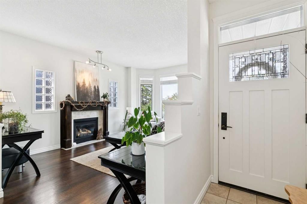 2213 27 Avenue SW, Calgary — photo 3 of 30