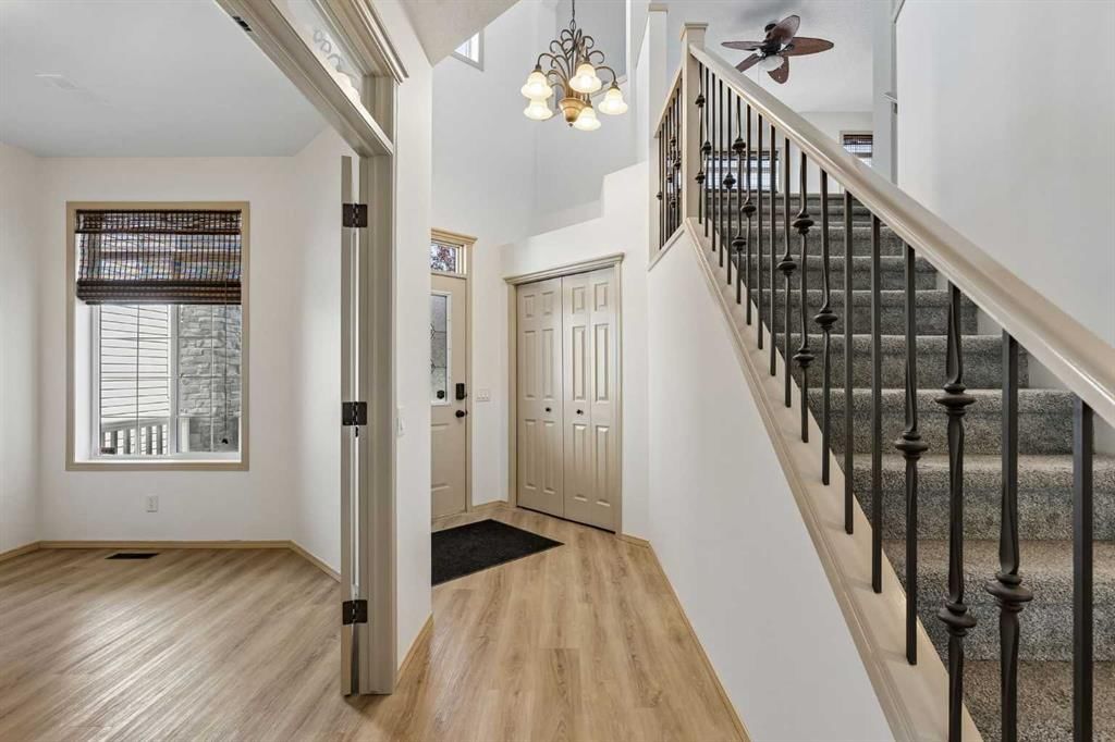 420 Royal Oak Circle NW, Calgary — photo 5 of 45