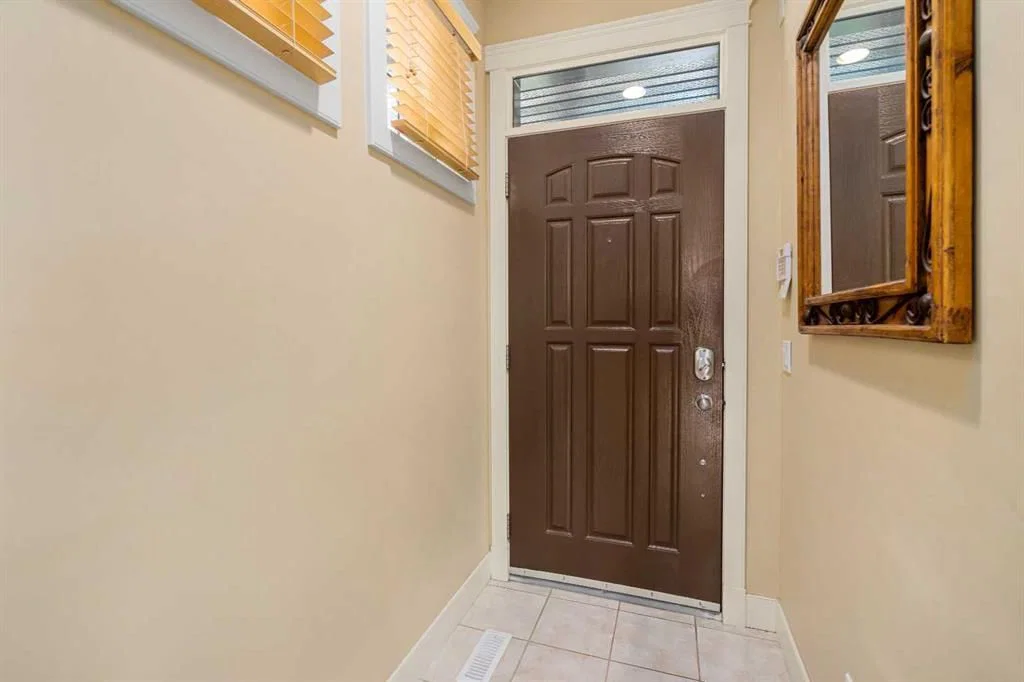 2526 3 Avenue NW, Calgary — photo 3 of 40