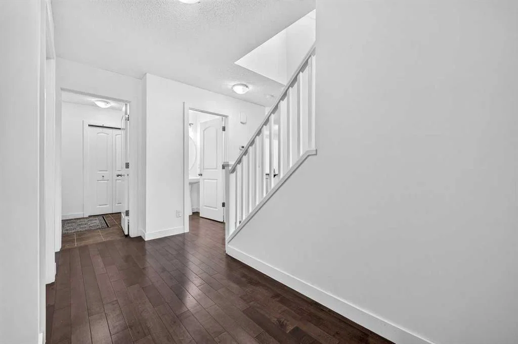 377 Panora Way NW, Calgary — photo 5 of 48