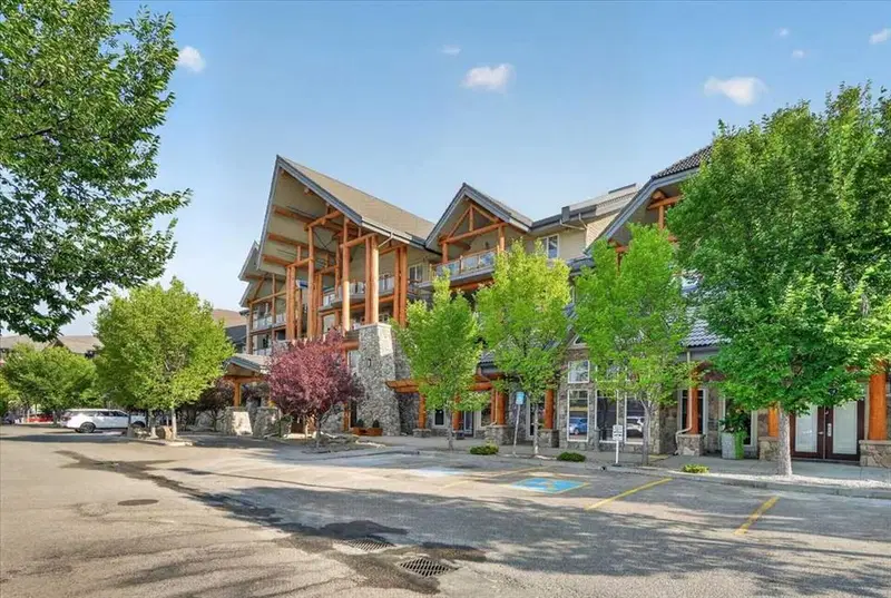 2215, 2330 Fish Creek Boulevard SW, Calgary — photo 2 of 25
