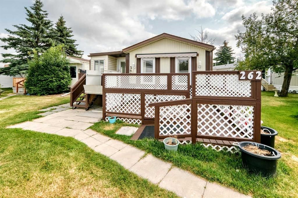 262 Burroughs Circle NE, Calgary — main listing photo