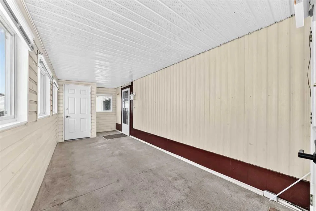262 Burroughs Circle NE, Calgary — photo 3 of 38