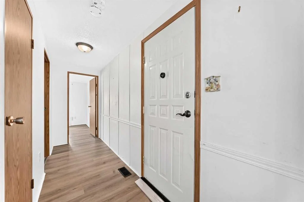 262 Burroughs Circle NE, Calgary — photo 5 of 38