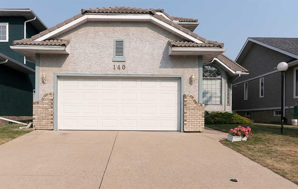 140 Santana Mews NW, Calgary — main listing photo
