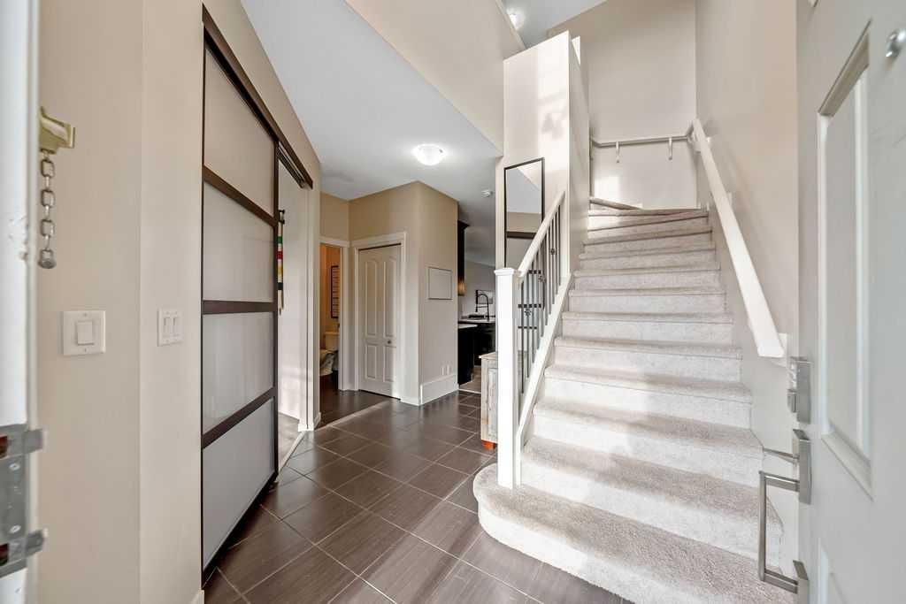 132 Evansborough Way NW, Calgary — photo 3 of 50