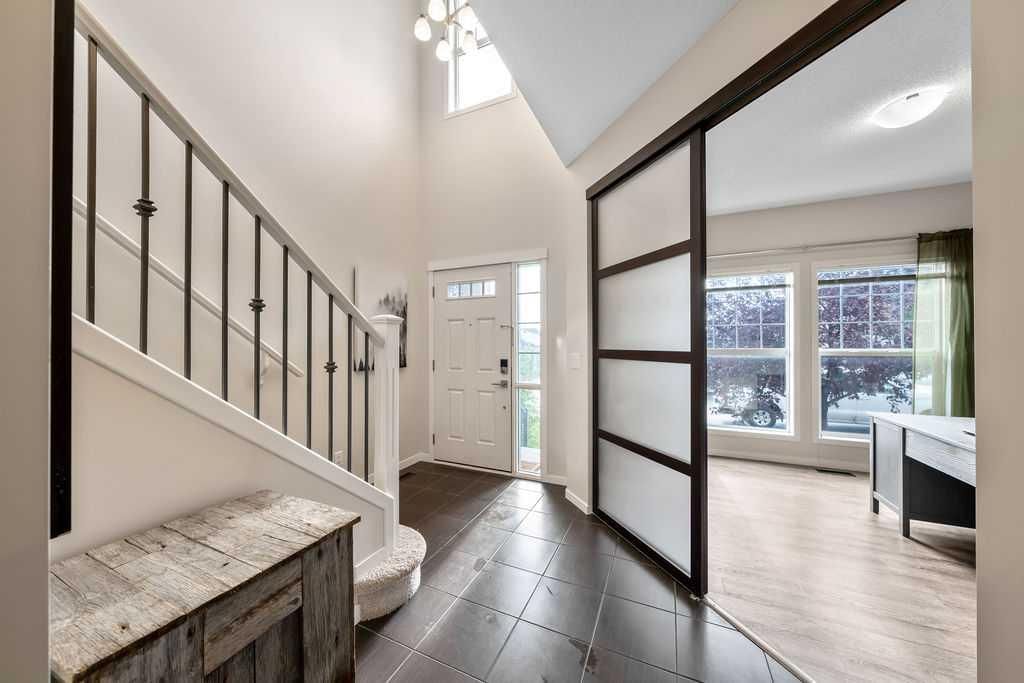 132 Evansborough Way NW, Calgary — photo 4 of 50