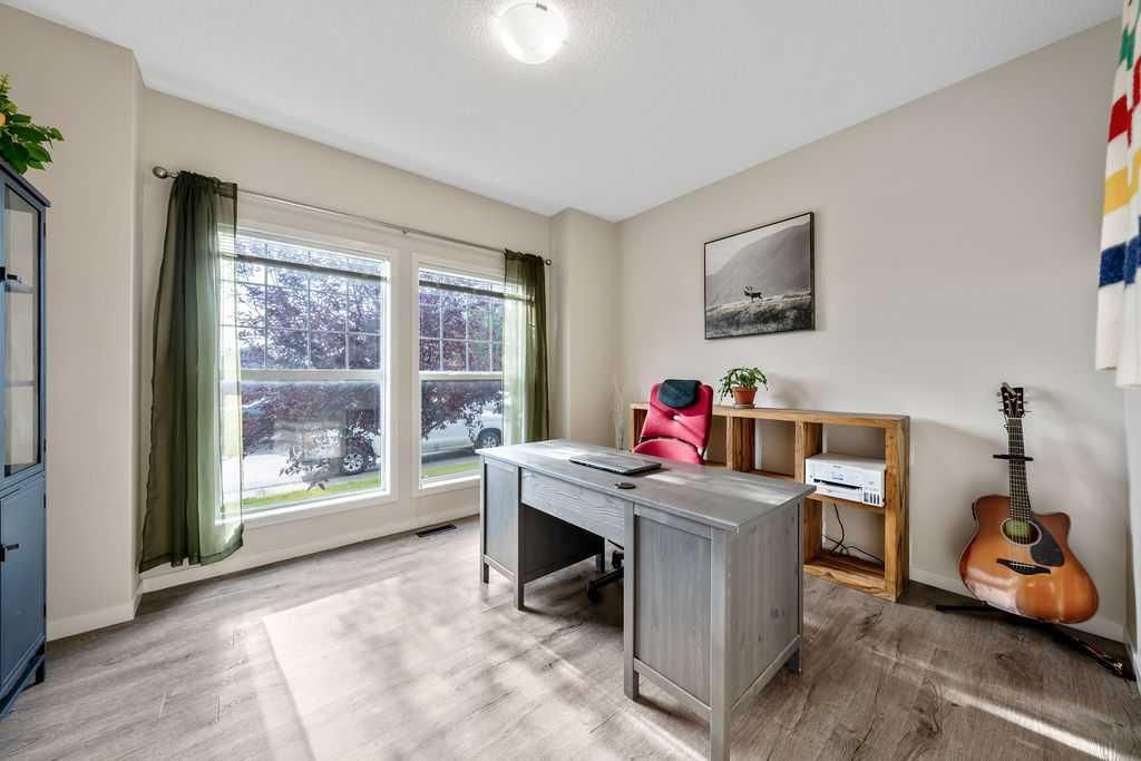 132 Evansborough Way NW, Calgary — photo 5 of 50