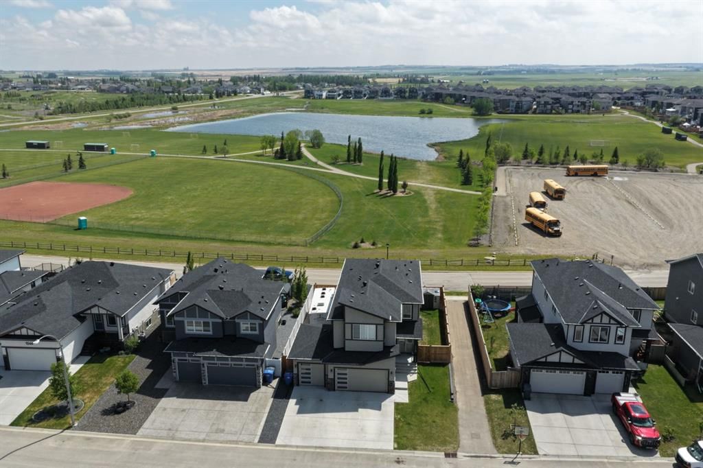 1340 Lackner Boulevard, Carstairs — main listing photo