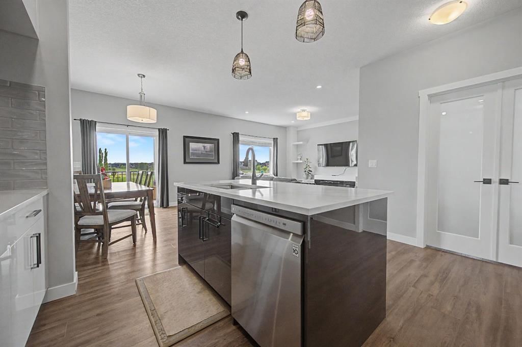 1340 Lackner Boulevard, Carstairs — photo 3 of 45