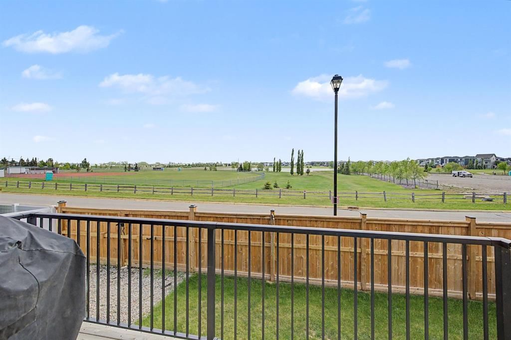 1340 Lackner Boulevard, Carstairs — photo 4 of 45