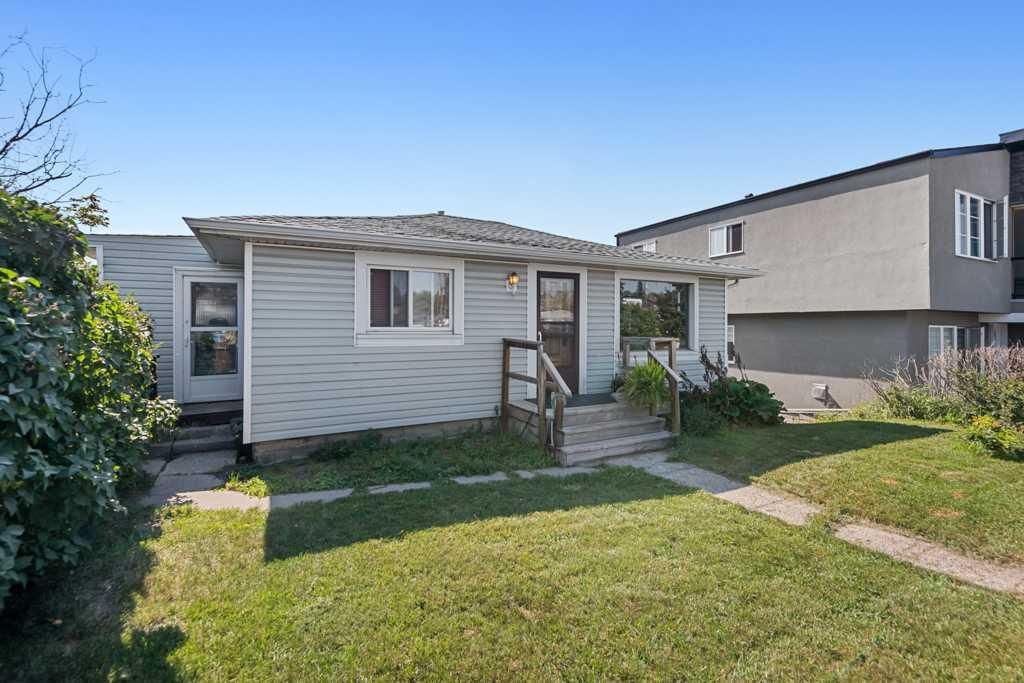 4503 Bowness Road NW, Calgary — photo 2 of 23