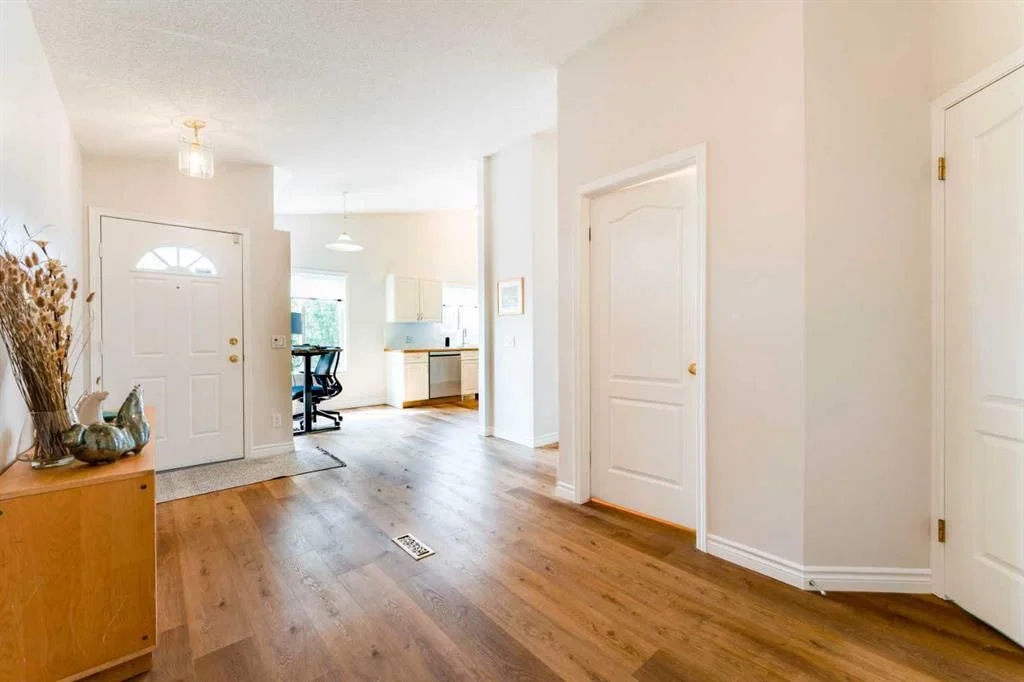 76 Sierra Morena Green SW, Calgary — photo 3 of 30