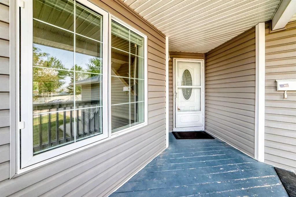 147 Macewan Drive NW, Calgary — photo 2 of 50