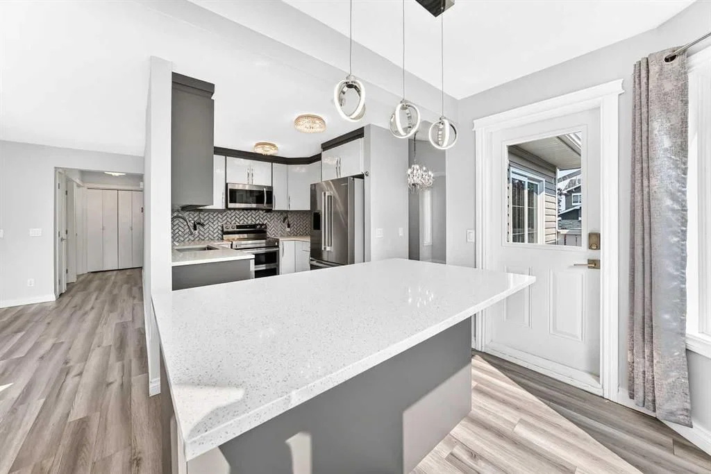 147 Macewan Drive NW, Calgary — photo 4 of 50
