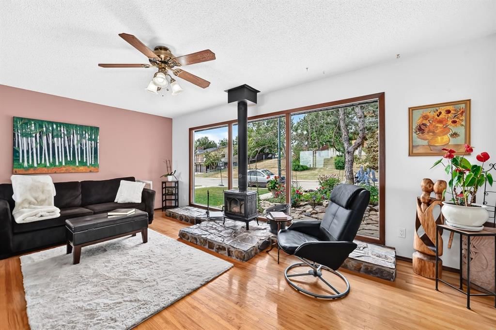 6216 Touchwood Drive NW, Calgary — photo 3 of 28