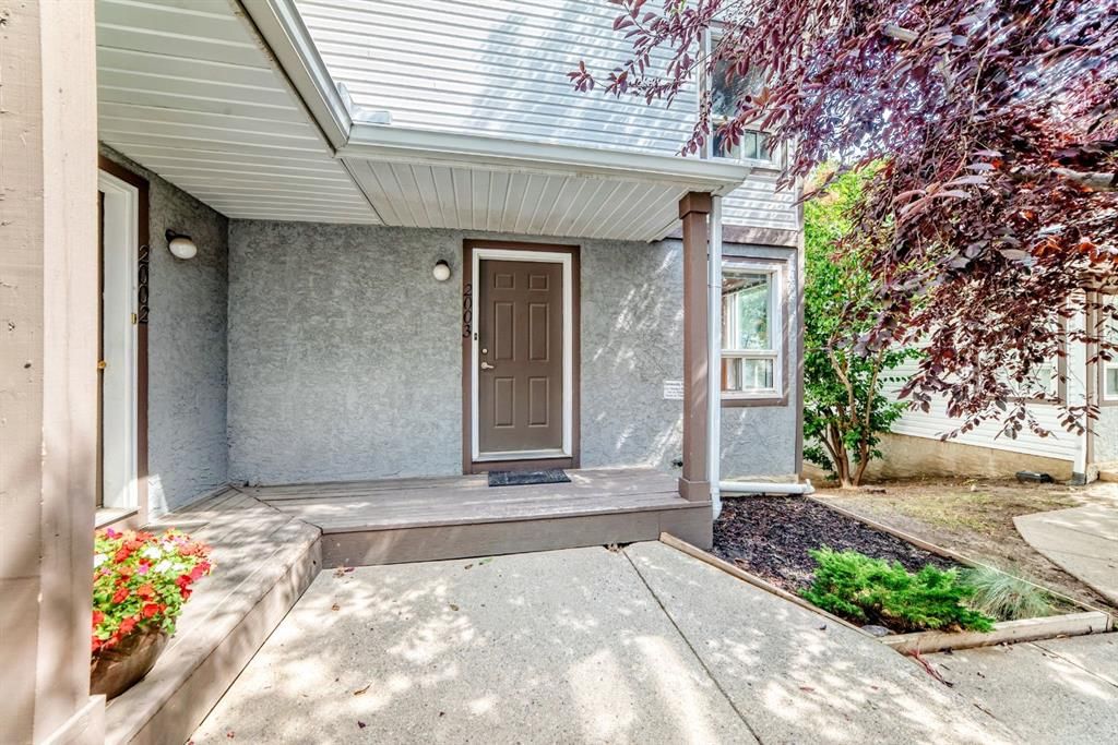 2003 Signal Hill Green SW, Calgary — main listing photo