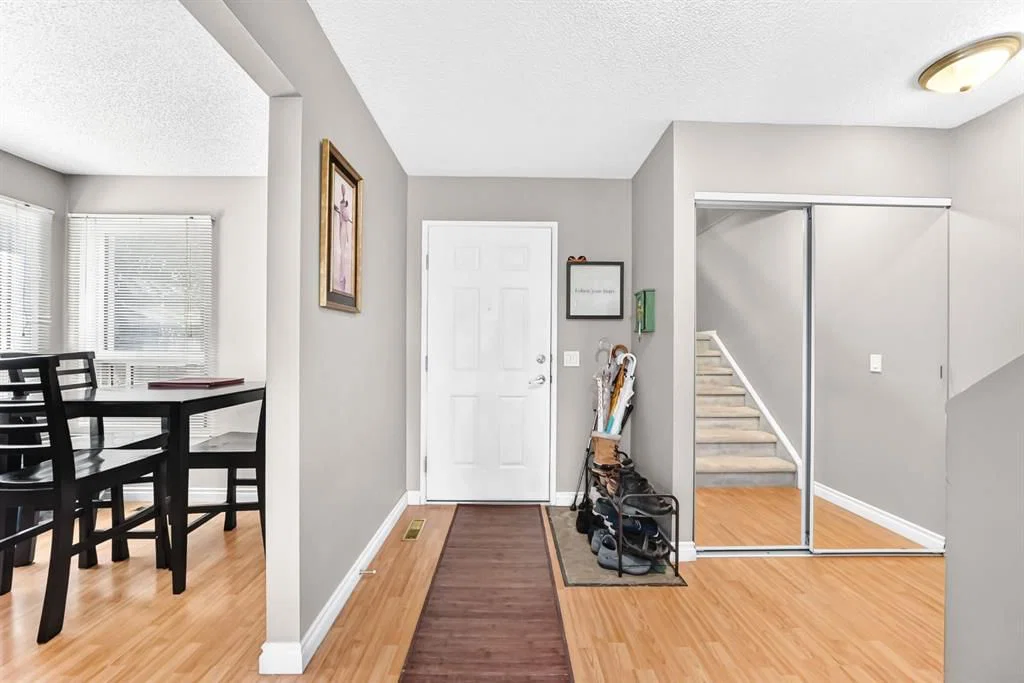 2003 Signal Hill Green SW, Calgary — photo 2 of 48