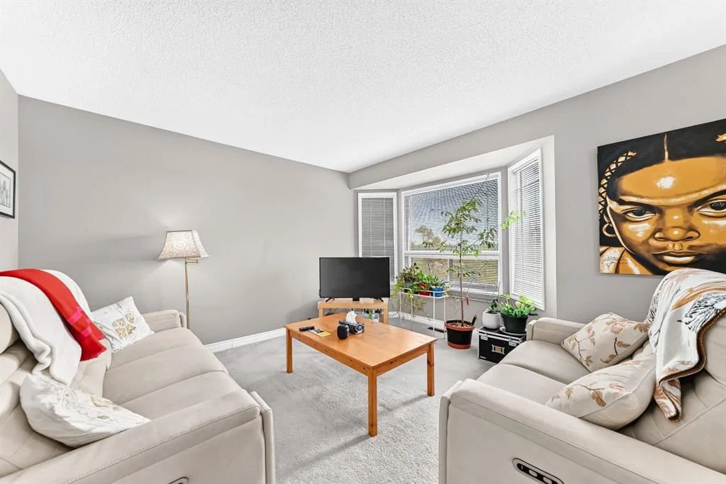 2003 Signal Hill Green SW, Calgary — photo 3 of 48