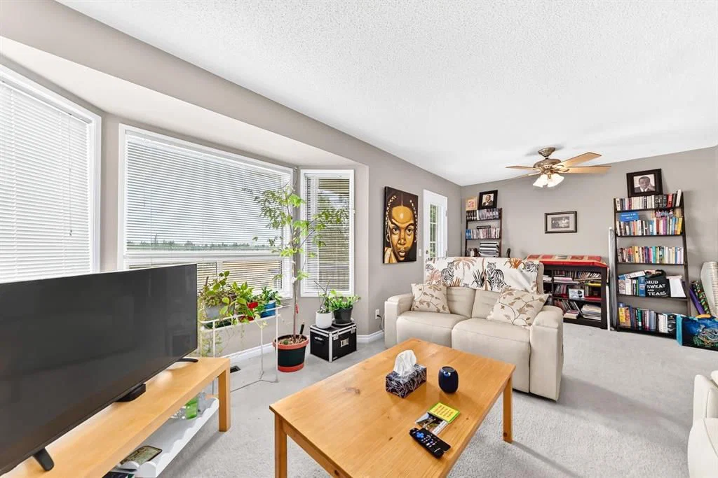 2003 Signal Hill Green SW, Calgary — photo 5 of 48