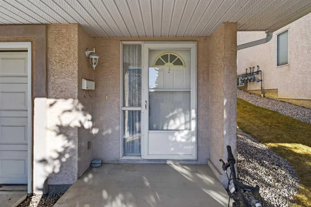 320 Sierra Morena Green SW, Calgary — photo 3 of 38